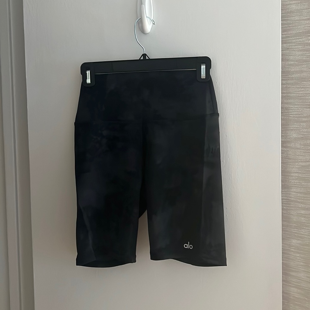 Alo High-Waist Solardized Tie-Dye Biker Short (size small)